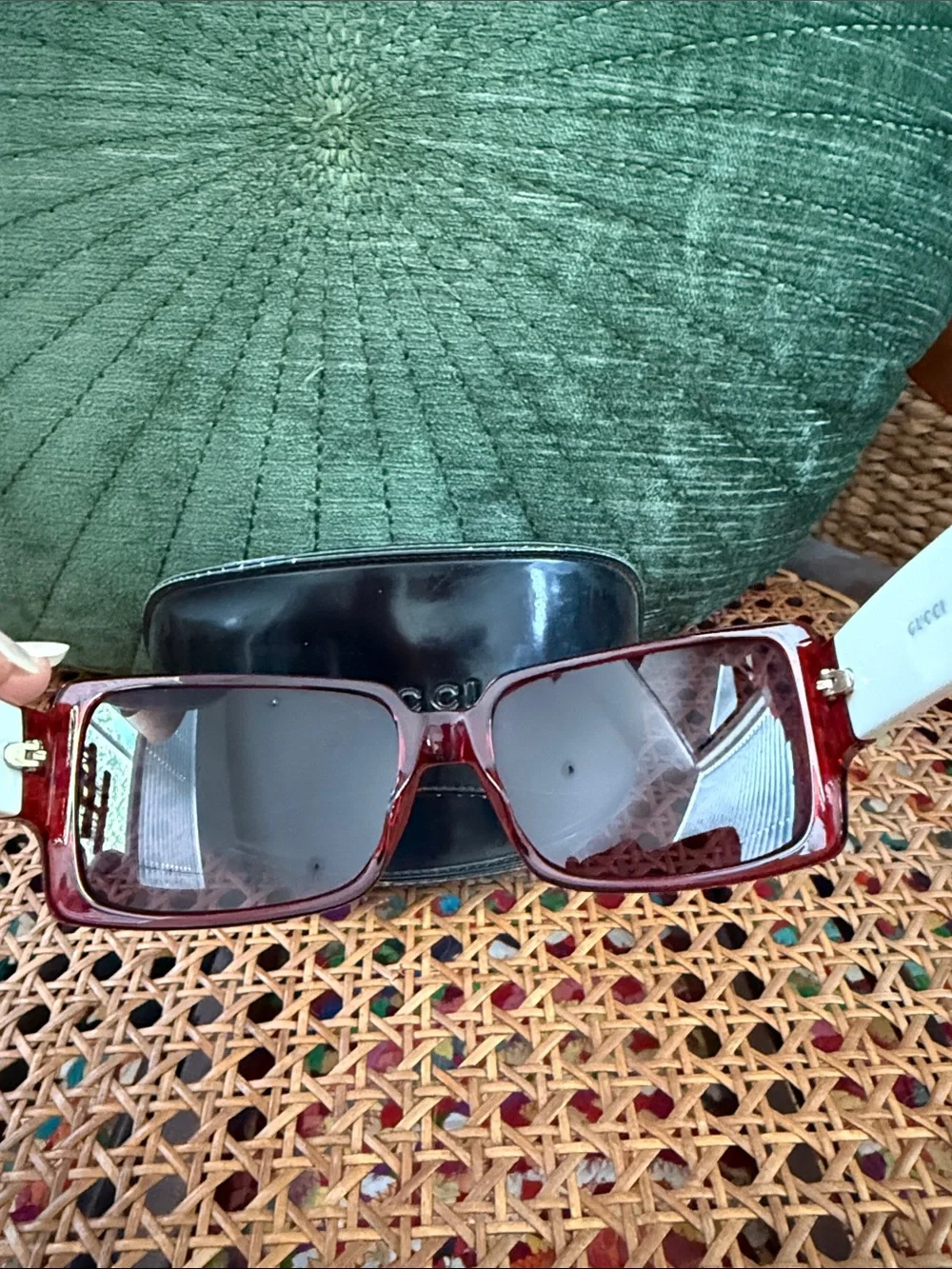Vintage Y2K Gucci GG 2563/S Red & White Classic Logo Square Frame Sunglasses